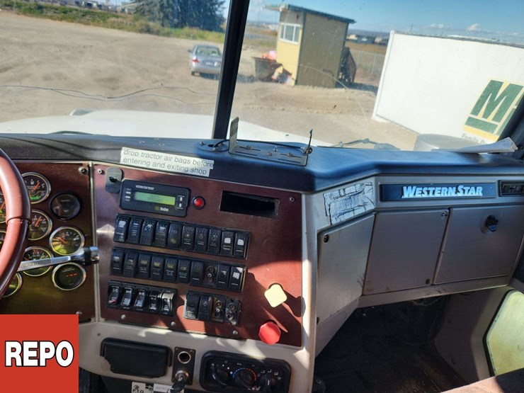 2014-western-star-4900-image-24