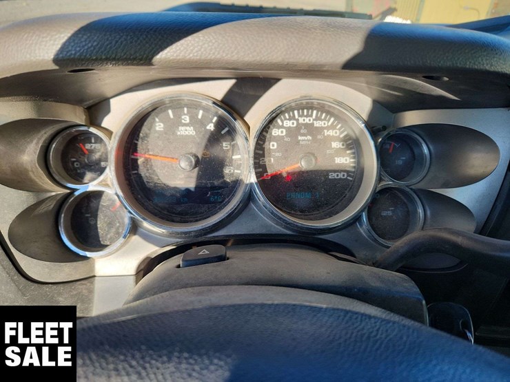 2011-chevrolet-silverado-3500hd-image-17