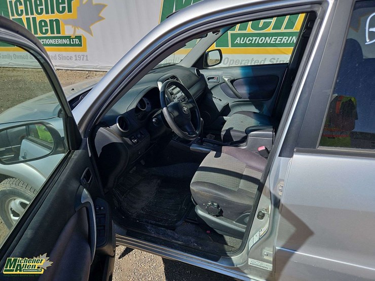 2004-toyota-rav4-image-13