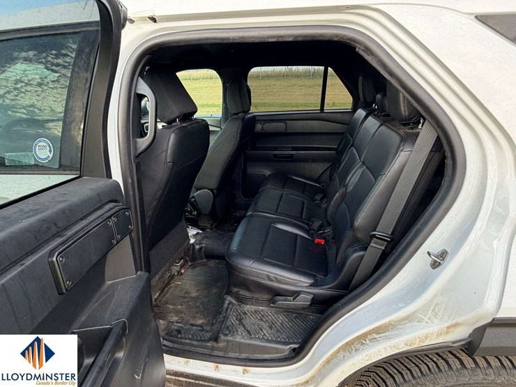 2021-ford-explorer-image-14