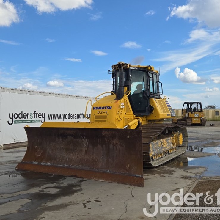 2023 KOMATSU D61PX-24