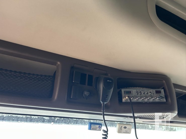 2015-volvo-vnm62t630-image-34