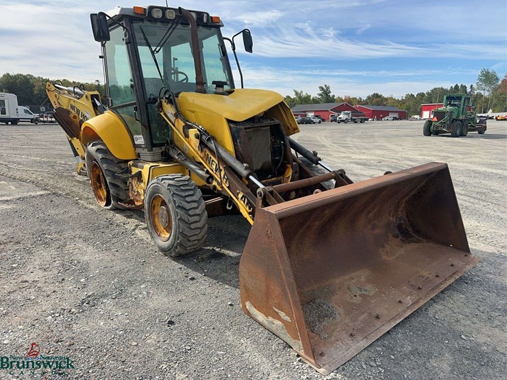 new-holland-b95b-image-3