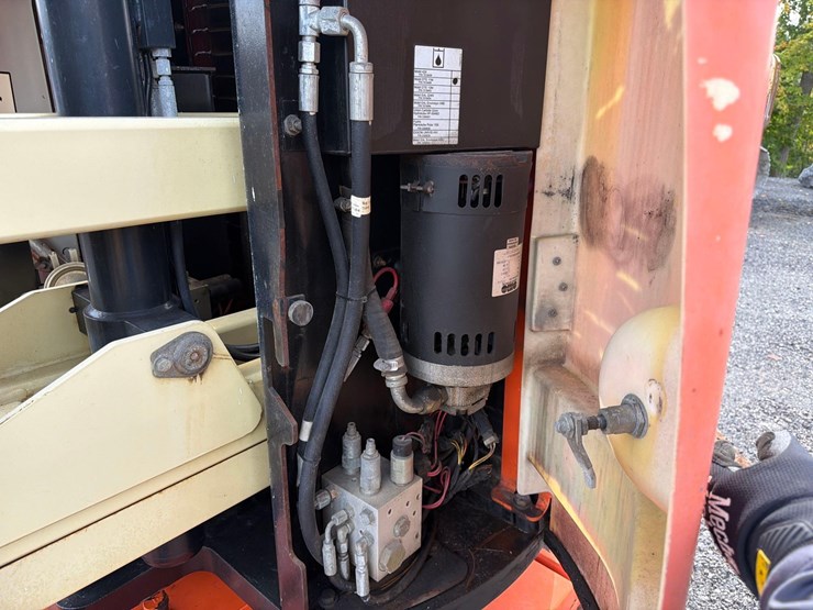jlg-e300ajp-image-14