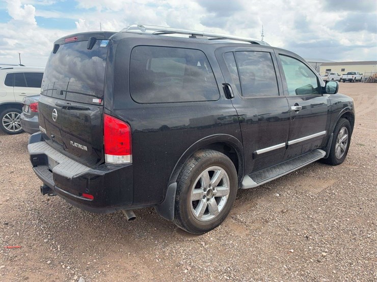 2011-nissan-armada-image-3