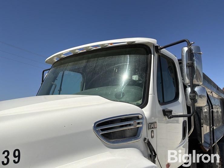 2015-freightliner-114sd-image-11