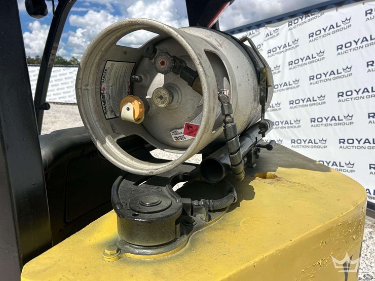yale-glc080-7,500lb-propane-forklift-image-13