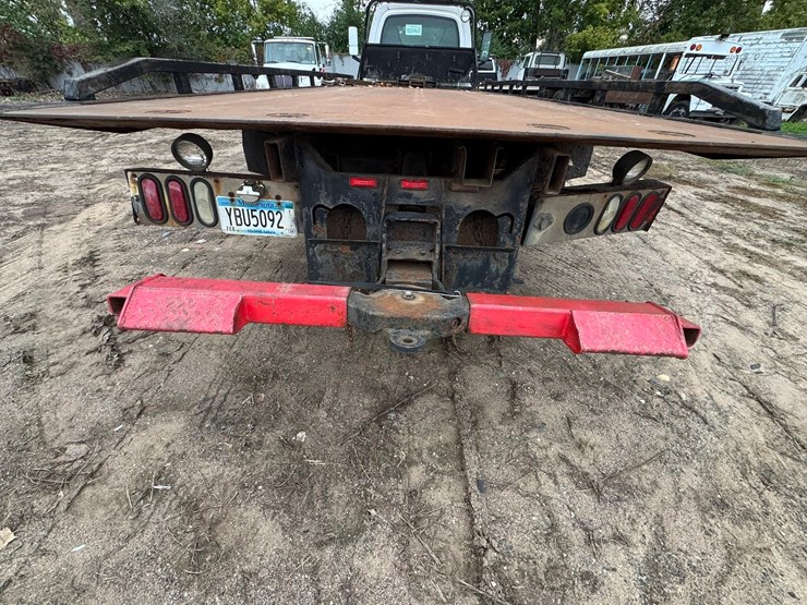 #1935-•-2004-chevrolet-5500-roll-back-truck-image-24