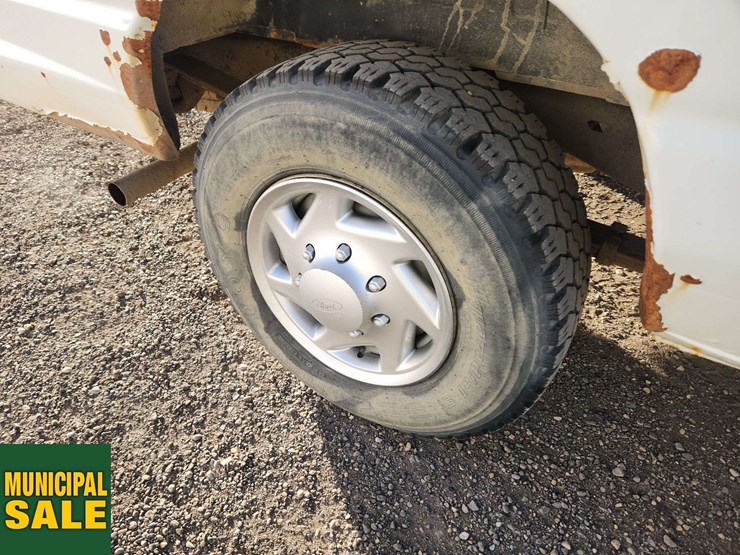 2011-ford-cargo-image-24