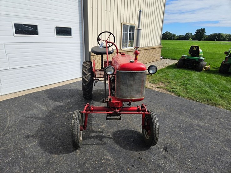 #2508-•-farmall-cub-tractor-image-8