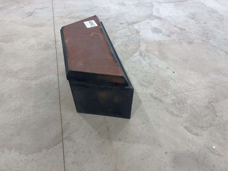 hallmaster-tongue-tool-box-image-4