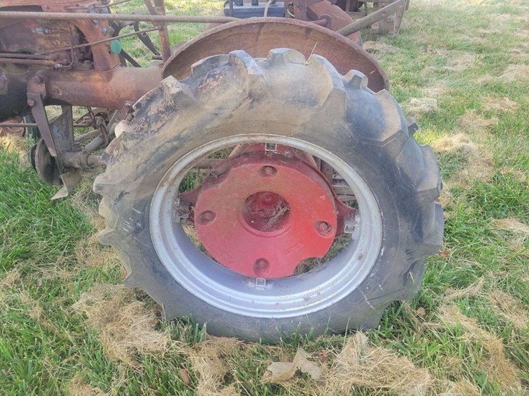 farmall-cub-with-sickle-mower-image-14