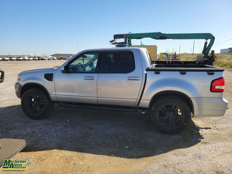 ford-explorer-sport-trac-image-2