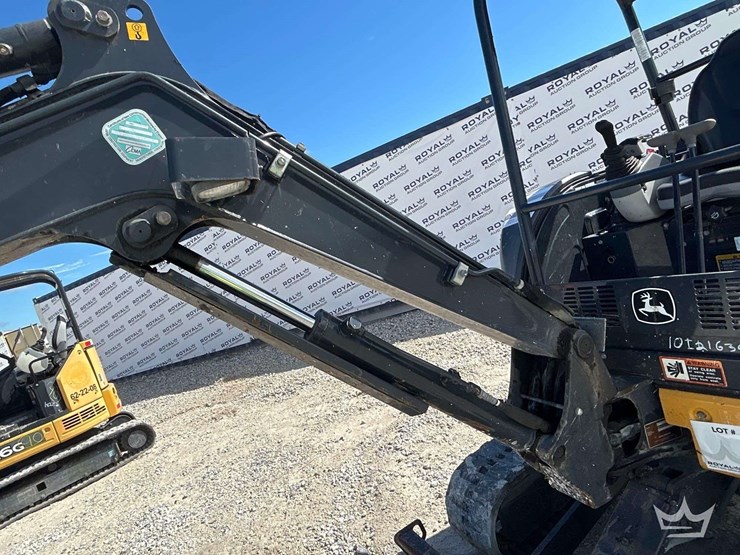 2017-deere-26g-image-18