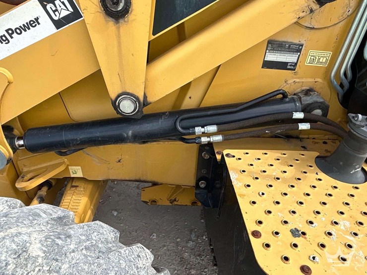 2017-caterpillar-420f2-it-image-19