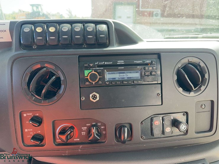2014-ford-e450-image-27
