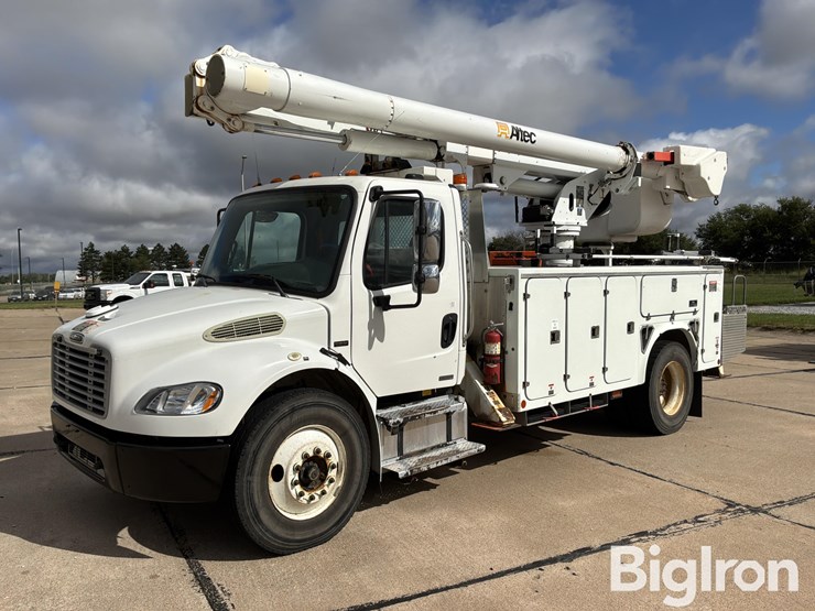 2009-freightliner-m2-106-image-1