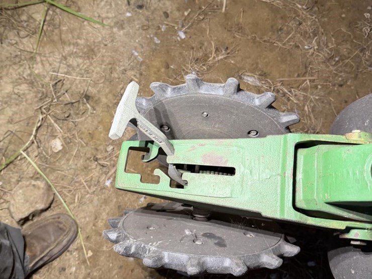 2013-john-deere-db60-image-17