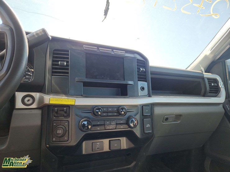 2023-ford-f250-image-18