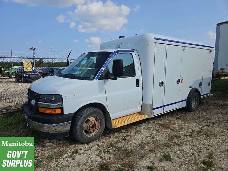 2020-chevrolet-express-s/a-ambulance-image-1
