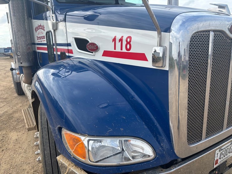 2014-peterbilt-384-image-25