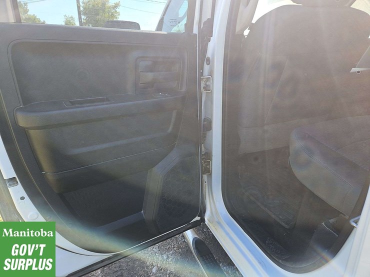 2015-dodge-1500-image-19