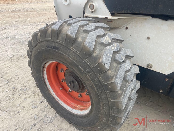 2011-bobcat-s850-image-12