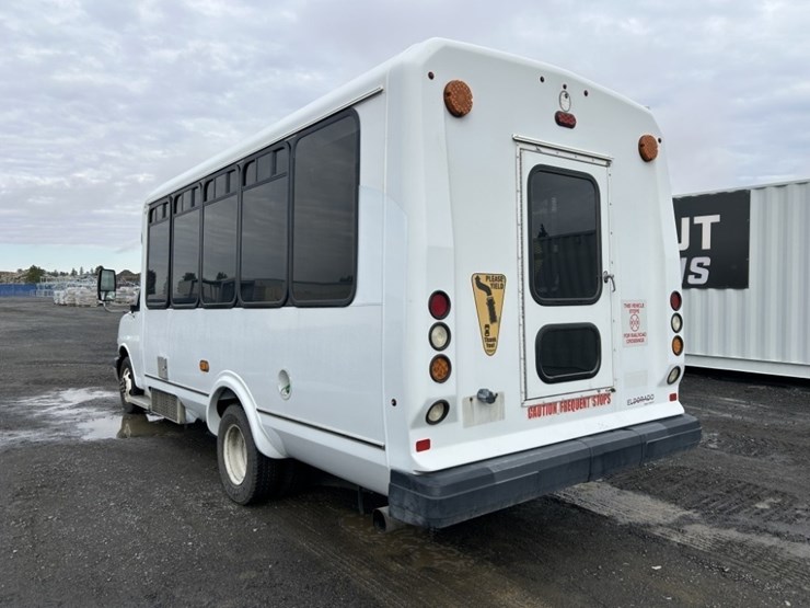 2016-chevrolet-express-paratransit-bus-image-3