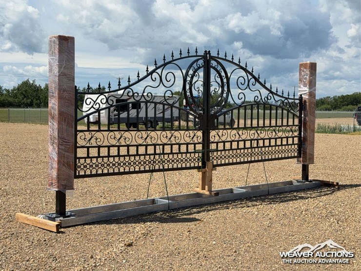 2026-8-ft.-x-20-ft.-(incl-posts)-timber-&-steel-decorative-entry-gate-unused-image-3