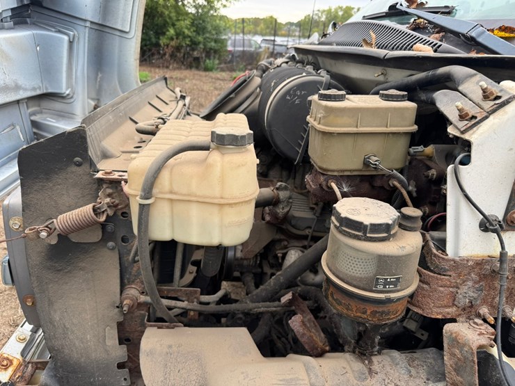 #1935-•-2004-chevrolet-5500-roll-back-truck-image-48