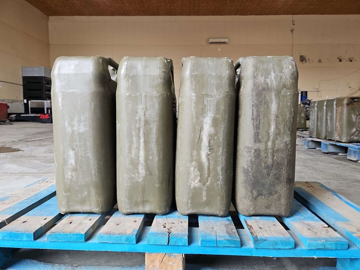 4-20l-diesel-fuel-cans-image-3