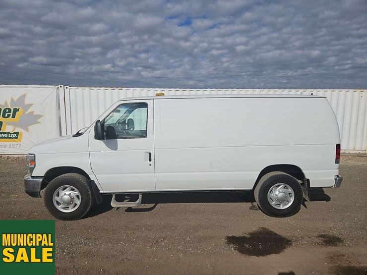 2012-ford-cargo-image-5