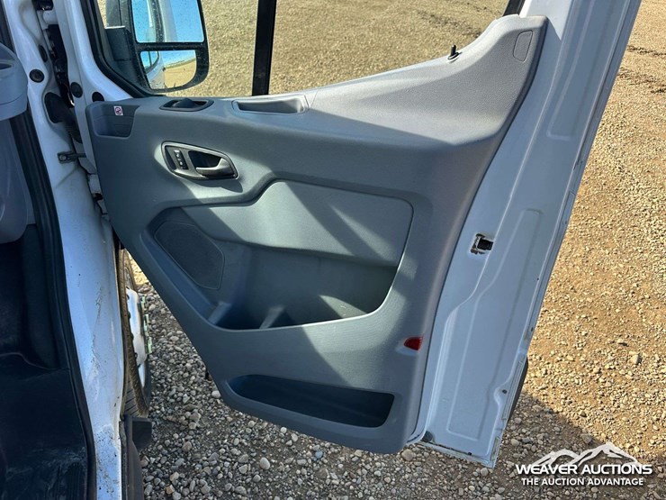 2019-ford-transit-image-28