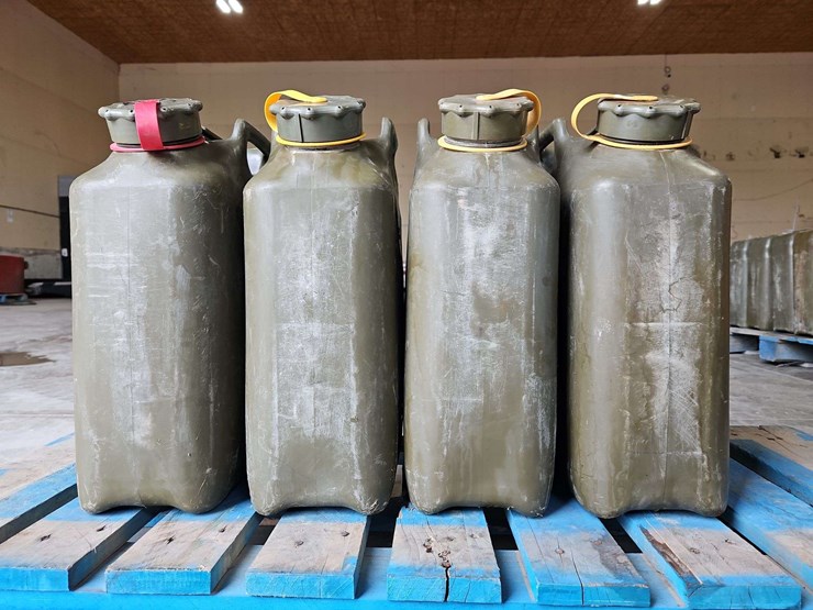 4-20l-diesel-fuel-cans-image-3