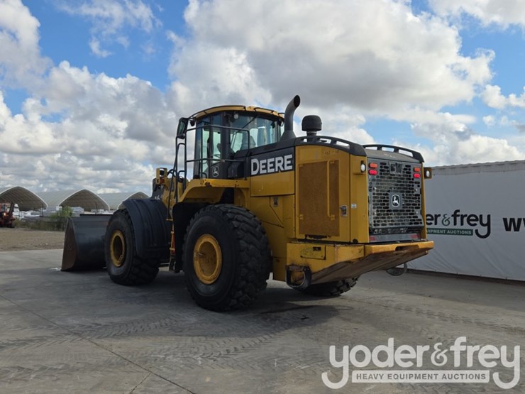 2019-deere-744k-image-3