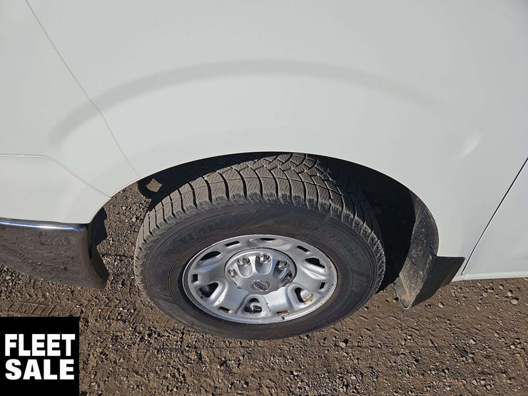 2019-nissan-nv3500hd-image-8