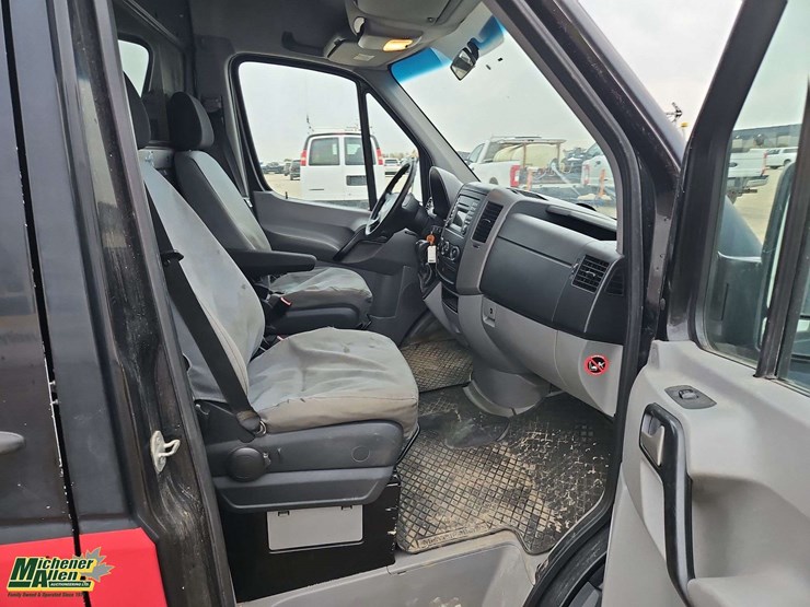 2013-mercedes-benz-sprinter-3500-image-28