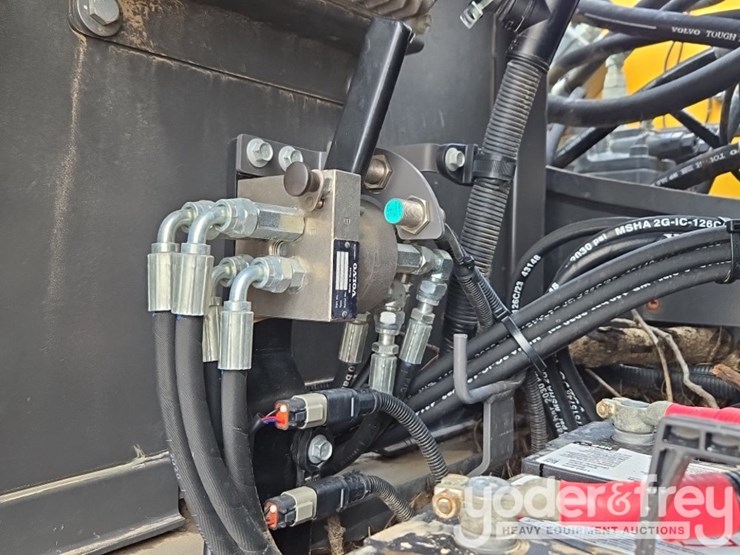 2021-volvo-ec200el-image-33