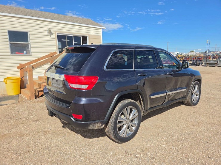 2013-jeep-grand-cherokee-laredo-image-3