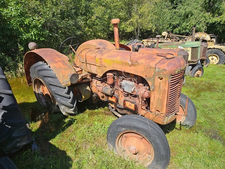 #2524-•-1948-case-la-tractor-image-6