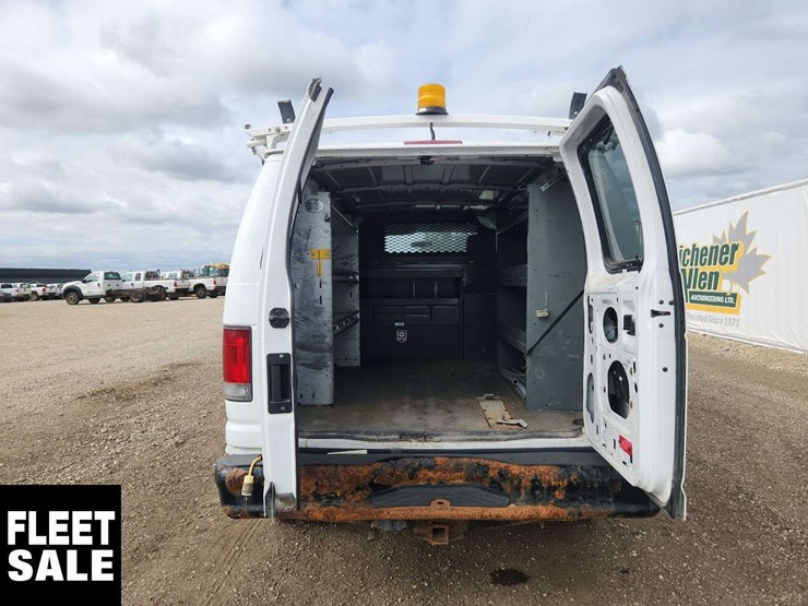 2010-ford-cargo-image-22