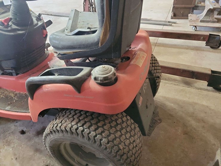 simplicity-conquest-16-hp-riding-lawn-tractor-image-6