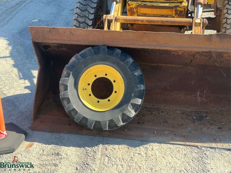 new-holland-b95-image-30