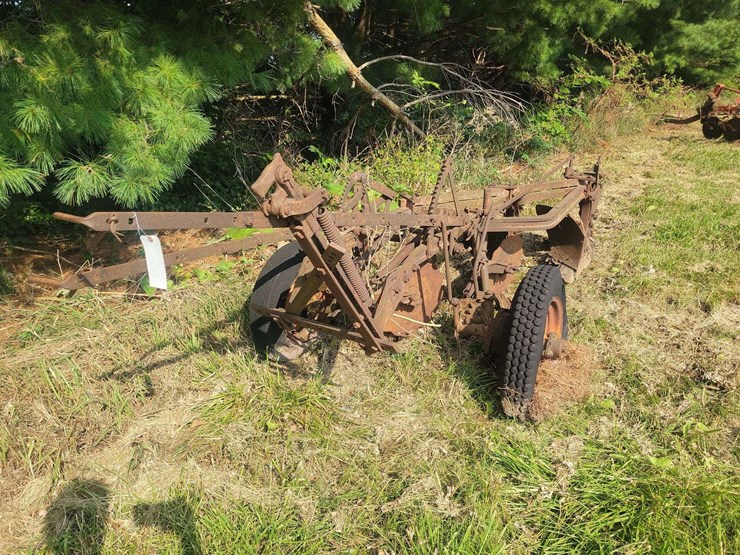 tractor-drawn-pull-type-moldboard-plow-image-3