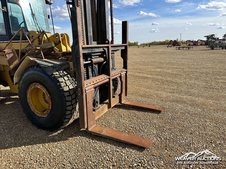 caterpillar-938f-image-23
