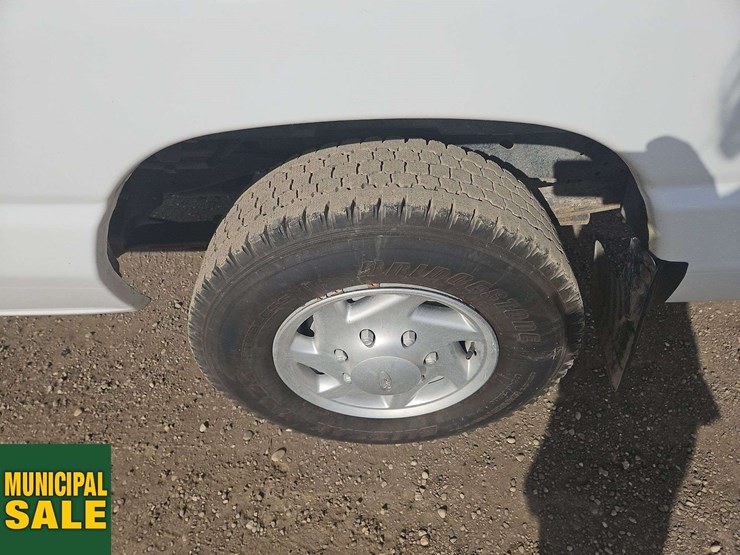 2012-ford-cargo-image-10