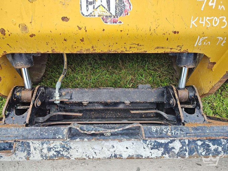 2021-caterpillar-299d3-image-24
