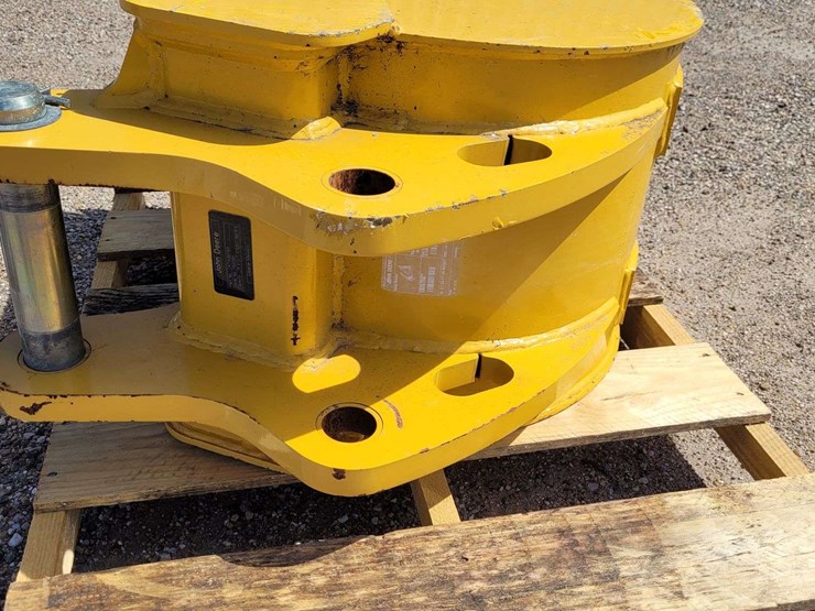 18"-51-cu-ft.-hd-bkt-w/teeth-for-backhoe-or-excavator-image-8