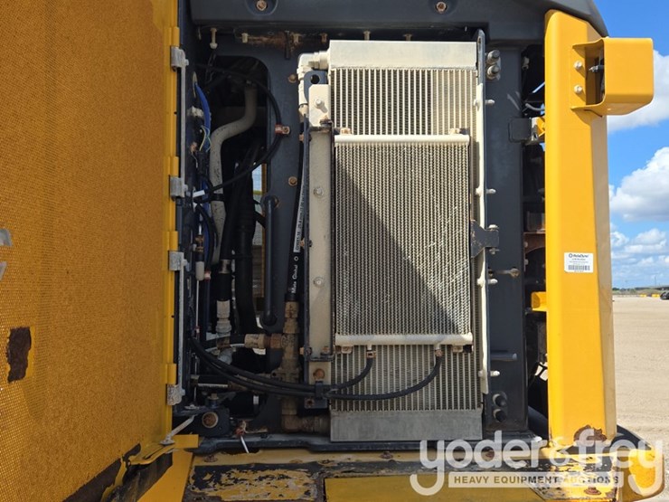 2019-deere-744k-image-41