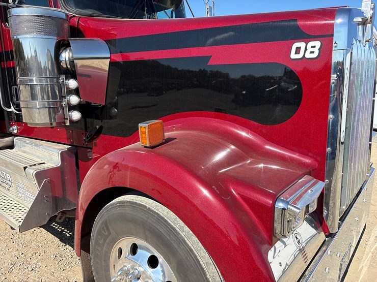 2023-kenworth-w900l-image-28